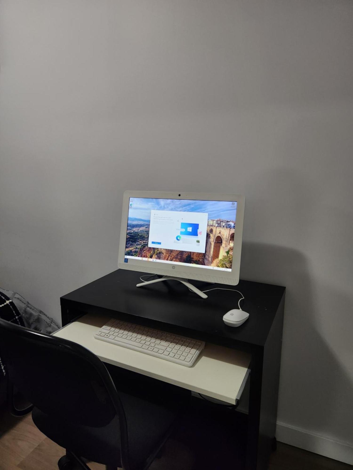Modern 2 Bedroom Basement Suite At West เอดมันตัน ภายนอก รูปภาพ